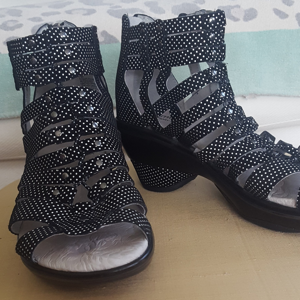 Adorable Jambu polk dots ...